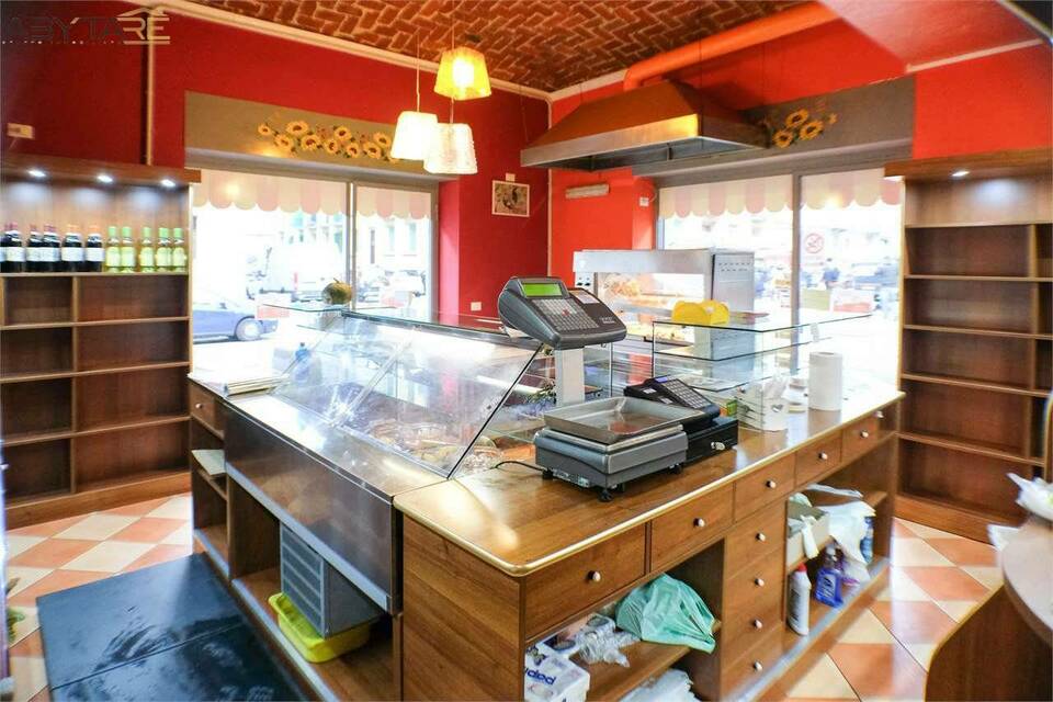 VENDO MURI NEGOZIO RISTRUTTURATO PRESSO MERCATO